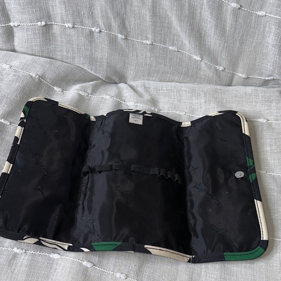 Vera Bradley Imperial Rose Pattern Tri-Fold Style Makeup Brush Travel Case NWOT - Picture 8 of 12